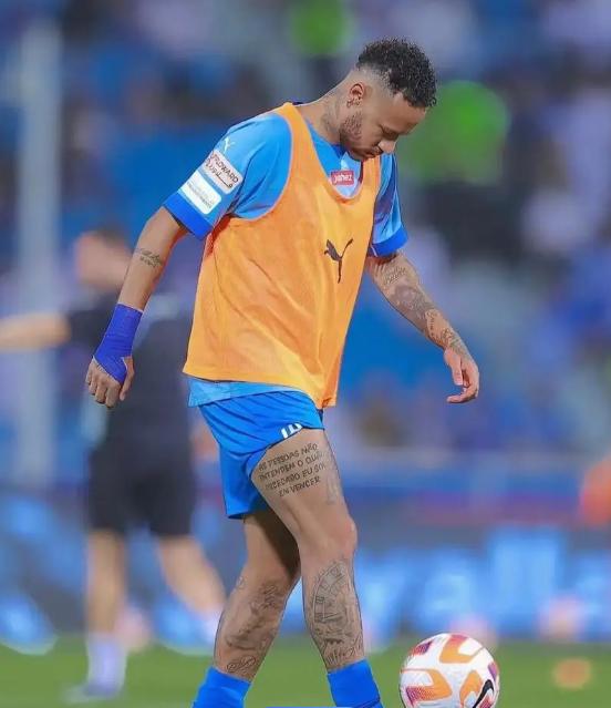 包含内马尔重返赛场，比赛局势复杂首场状态出色，C9观众沸腾！的词条