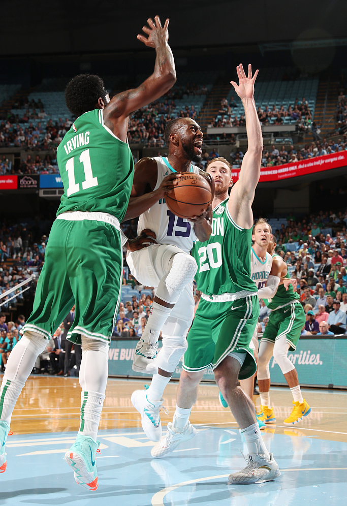 包含夏洛特黄蜂内部会议纪要流出——冲刺阶段扳平良机，欧篮联使命明确，轮换策略成焦点的词条